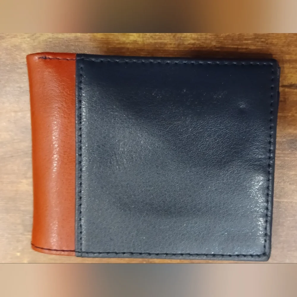 Dual colored Nautica leather trifold wallet
